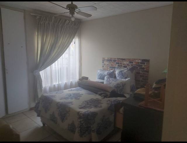 4 BEDROOM HOUSE FOR SALE IN OOS EINDE